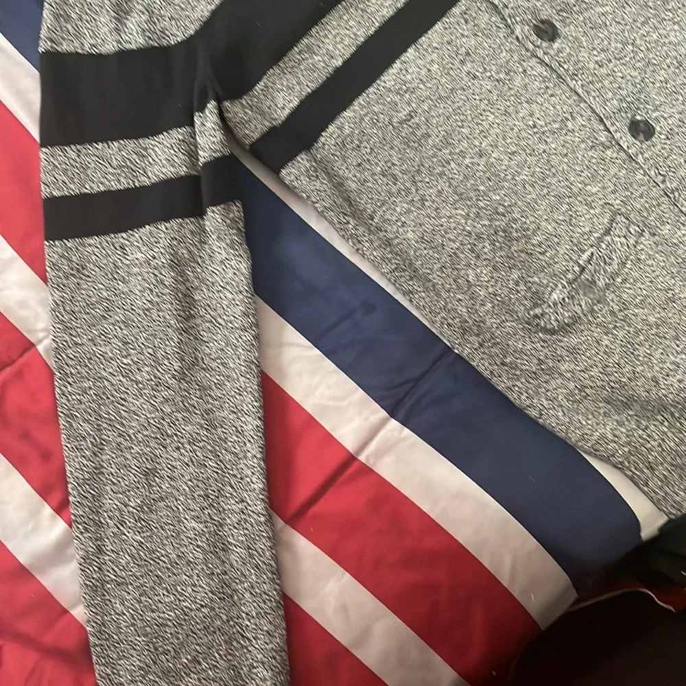 AE Cardigan - Picture 3 of 3